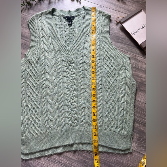 Forever 21 Seafoam Sage Green Cable Knit Sleeveless Sweater Vest w Side Vent. M - Picture 13 of 14